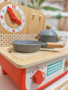 Grill elektryczny Tooky Toy TOOKY TOY Drewniana Kuchnia z Grillem dla Dzieci 2 w 1 + Akcesoria Kuchenne 6