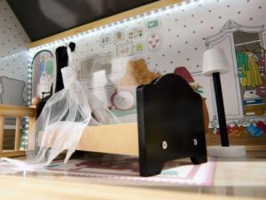 KIK Domek dla lalek drewniany MDF + mebelki 122cm XXL LED 5