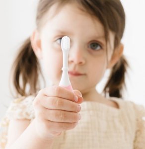 Marcus & Marcus Marcus & Marcus - 3 etapowe szczoteczki do nauki higieny jamy ustnej 2 PACK Palm Grasp PINK 2