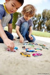 Mattel Zestaw Hot Wheels Transporter aut laweta Monster Trucks i 10 samochodów 7