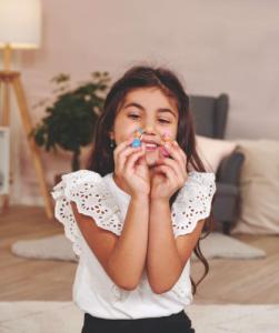 Simba Lalka Steffi w ciąży bobas niespodzianka czerwono-fioletowa sukienka 10