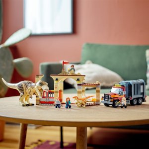 LEGO Jurassic World Ucieczka tyranozaura i atrociraptora (76948) 4