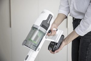 Odkurzacz pionowy Greenworks 24V odkurzacz domowy Greenworks GD24SVK4D zestaw ładowarka + aku 4Ah 21