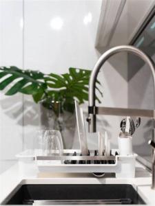 Vialli Design Ociekacz na naczynia SOHO biały 8463 9