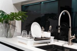 Vialli Design Ociekacz na naczynia SOHO biały 8463 10