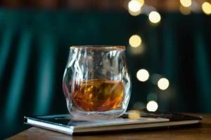 Vialli Design Szklanka do whisky z podwójną ścianką Enzo 320 ml 8487 6