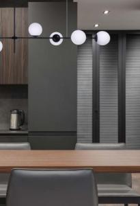 Lampa wisząca Kaja Wisząca lampa modernistyczna VUELTA K-4738 czarny zwis molekuły 4