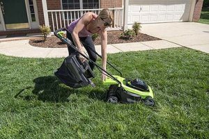 Kosiarka akumulatorowa Greenworks 24V kosiarka 33 cm  zestaw ładowarka + aku 4 Ah (GD24LM33K4) 3