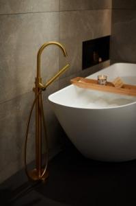 Bateria wannowa KFA Moza wolnostojące złoty (5035-510-31) 3