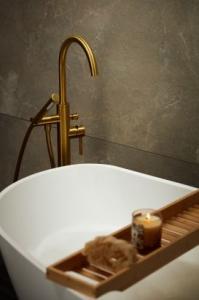 Bateria wannowa KFA Moza wolnostojące złoty (5035-510-31) 4