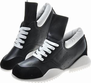 Pantofelek24 Czarne sneakersy na niskim koturnie /B2-3 9721 S190/ 36 12