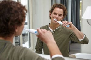 Szczoteczka Philips Szczoteczka elektryczna Sonicare CleanCare+ HX3212/16 2