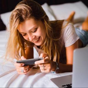 Spigen Etui Spigen Ultra Hybrid do Google Pixel 6A bezbarwne 14