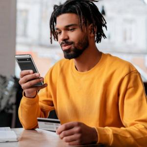 Spigen Etui Spigen Ultra Hybrid do Google Pixel 6A bezbarwne 15