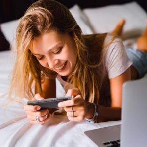 Telefon komórkowy Spigen Spigen Ultra Hybrid etui na telefon Google Pixel 6A przezroczysty 14