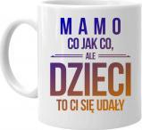 Koszulkowy Mamo, co jak co, ale dzieci to ci się udały - kubek z nadrukiem 1