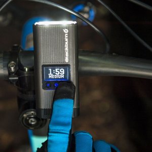 Blackburn Lampka przednia BLACKBURN COUNTDOWN 1600 USB, 1600 lumenów (NEW) 4