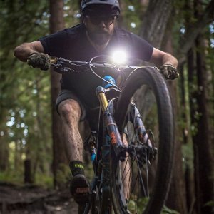 Blackburn Lampka przednia BLACKBURN COUNTDOWN 1600 USB, 1600 lumenów (NEW) 6