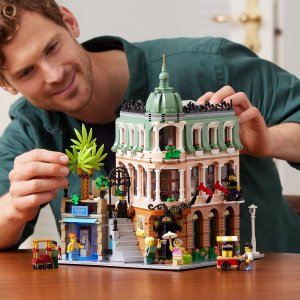 LEGO Creator Expert Hotel butikowy (10297) 3
