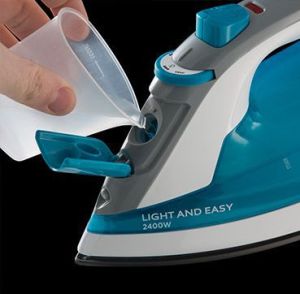 Żelazko Russell Hobbs Light & Easy 23590-56 2