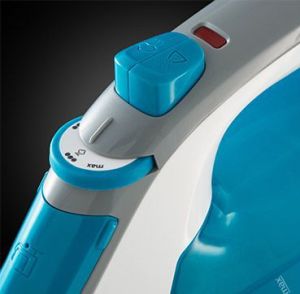 Żelazko Russell Hobbs Light & Easy 23590-56 3