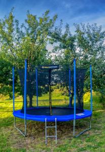 Trampolina ogrodowa SunActive TR 12FT-2 z siatką wewnętrzną 12 FT 374 cm 15