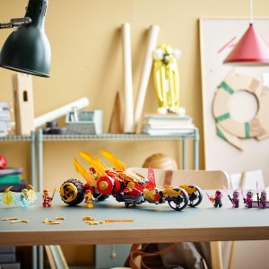 LEGO Ninjago Złoty smoczy ścigacz Kaia (71773) 2