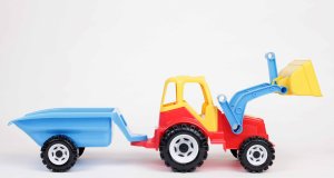 CHOIŃSKI Traktor z łyżką i przyczepą z klockami mix 5