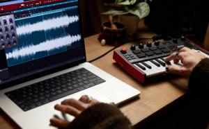 Akai MPK MINI PLAY 3 - Mini klawiatura sterująca 9