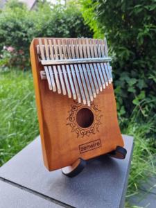 Zenwire Stojak na Kalimbę Podstawka Stelaż Stand Drewniany 4