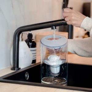 Dzbanek filtrujący Wessper Aquamax Crystalline szary + 1 wkład 8