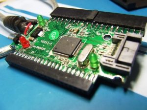 PremiumCord PremiumCord USB 2.0 - IDE + SATA adapter s kabelem a pridavnym zdrojem - 296010320999 11