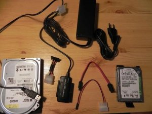 PremiumCord PremiumCord USB 2.0 - IDE + SATA adapter s kabelem a pridavnym zdrojem - 296010320999 7