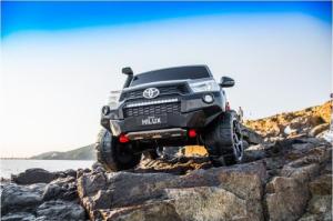 Lean Cars Auto na Akumulator Toyota Hilux Biały 9