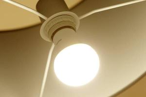 Philips ŻARÓWKA LED PHILIPS 7,5W E27 230V BARWA ZIMNA 929001234701 4