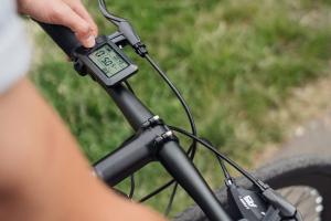 Rower elektryczny Motus Torm 28" biały 2