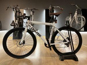 Rower elektryczny Motus Torm 28" biały 8