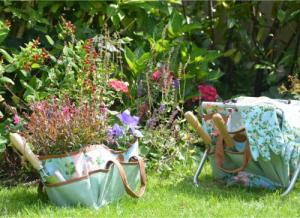 Esschert Design Esschert Design Stołek na narzędzia ogrodnicze, nadruk w róże 4