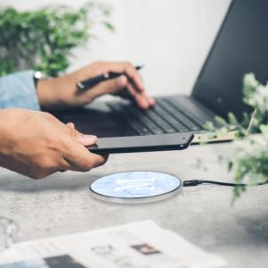 Ładowarka Babaco Monogram 016 Indukcyjna 2 A (BCHWPER016) 9