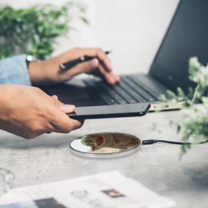 Ładowarka Babaco Baby Yoda 003 Indukcyjna 2 A (SWCHWBYODA001) 9