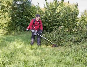Solo by AL-KO Wielofunkcyjne urządzenie spalinowe Solo by AL-KO 130 MT: kosa spalinowa + nożyce do żywopłotu + okrzesywarka do gałęzi + przedłużka + tarcza 3T + nóż mulczujący + szelki 13