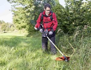 Solo by AL-KO Wielofunkcyjne urządzenie spalinowe Solo by AL-KO 130 MT: kosa spalinowa + nożyce do żywopłotu + okrzesywarka do gałęzi + przedłużka + tarcza 3T + nóż mulczujący + szelki 15