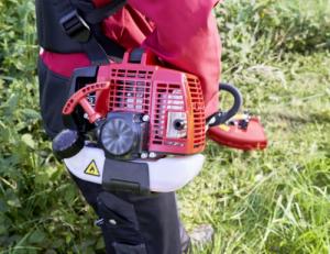 Solo by AL-KO Wielofunkcyjne urządzenie spalinowe Solo by AL-KO 130 MT: kosa spalinowa + nożyce do żywopłotu + okrzesywarka do gałęzi + przedłużka + tarcza 3T + nóż mulczujący + szelki 25