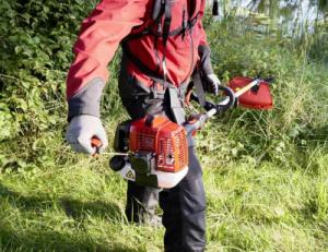 Solo by AL-KO Wielofunkcyjne urządzenie spalinowe Solo by AL-KO 130 MT: kosa spalinowa + nożyce do żywopłotu + okrzesywarka do gałęzi + przedłużka + tarcza 3T + nóż mulczujący + szelki 26