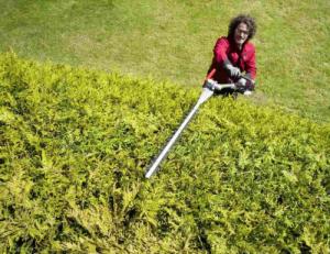 Solo by AL-KO Wielofunkcyjne urządzenie spalinowe Solo by AL-KO 130 MT: kosa spalinowa + nożyce do żywopłotu + okrzesywarka do gałęzi + przedłużka + tarcza 3T + nóż mulczujący + szelki 3