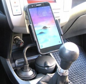 UCHWYT SAMOCHODOWY NA TELEFON MONTOWANY W MIEJSCU KUBKA 1
