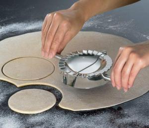 Maszynka do makaronu KingHoff 5W1 Do Ciasta, Makaronu, Ravioli I Pierogów (KH-3113-B) 7