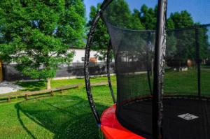 Trampolina ogrodowa G21 ogrodowa SpaceJump z siatką wewnętrzną 10 FT 305 cm czerwona 8