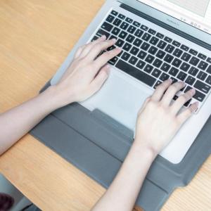 Etui Nillkin Nillkin 2w1 pokrowiec na MacBooka 14'' etui torba na laptopa podstawka czarny 8