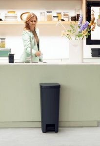 Kosz na śmieci Brabantia na pedał czarny (800023) 12